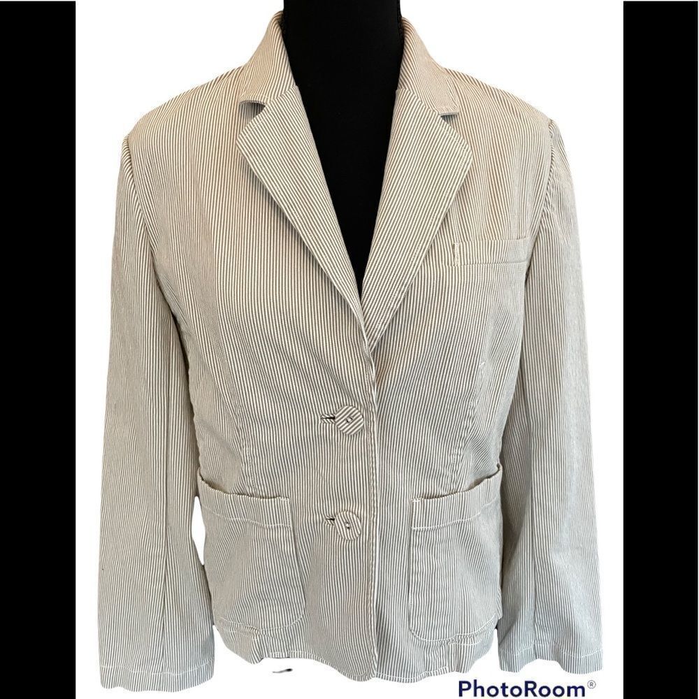 Talbots Petites Stretch tan/white striped covered button blazer, size 8.